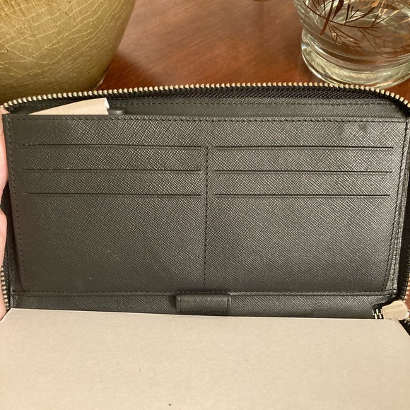 NWT VERSACE— Zip Around Black Leather Wallet/Agenda - Picture 12 of 16